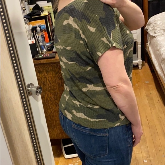 Express Waffle Camo Flirty Top EUC - Picture 11 of 11